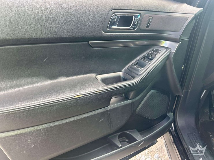 2017-ford-explorer-image-11