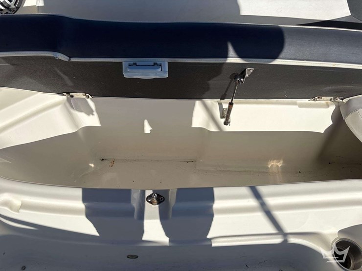 2013-larson-lxi292-29ft.-boat-with-t/a-loadmaster-boat-trailer-image-17