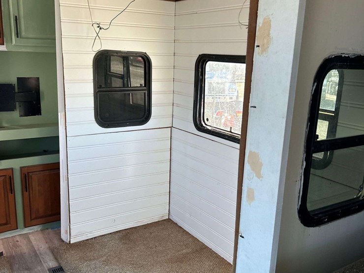 2013-keystone-laredo-la329re13-37ft.-t/a-fifth-wheel-travel-trailer-image-16