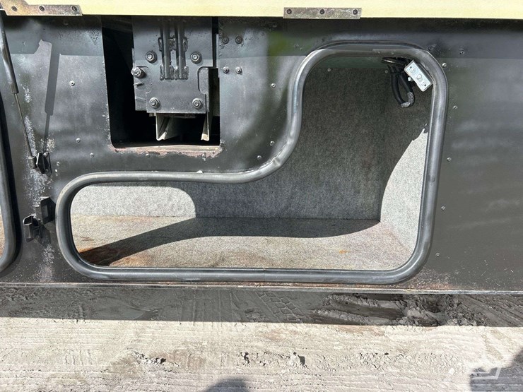 2004-winnebago-adventurer-38g-38ft.-class-a-motorhome-image-89