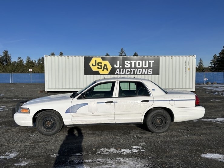 2007-ford-crown-victoria-sedan-image-2