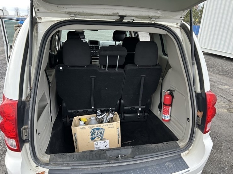 2011-dodge-grand-caravan-image-18