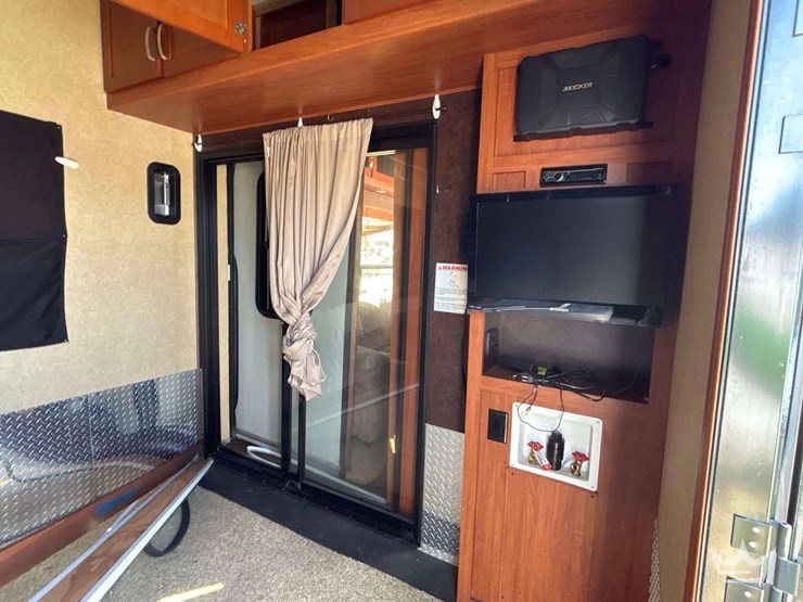 2012-crossroads-rv-elevation-t/a-5th-wheel-toy-hauler-travel-trailer-image-27