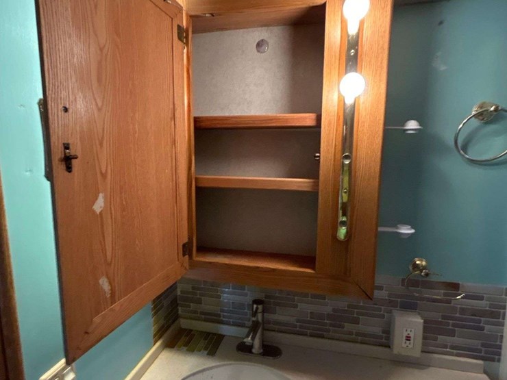 2004-winnebago-adventurer-38g-38ft.-class-a-motorhome-image-57