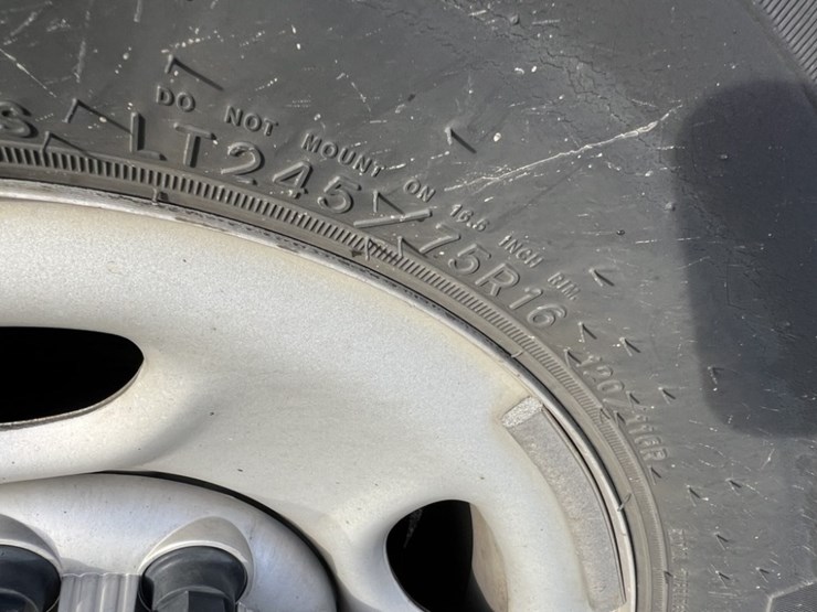 2012-gmc-savana-cargo-van-image-18