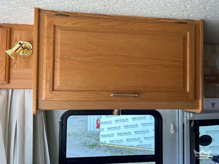 2004-winnebago-adventurer-38g-38ft.-class-a-motorhome-image-25