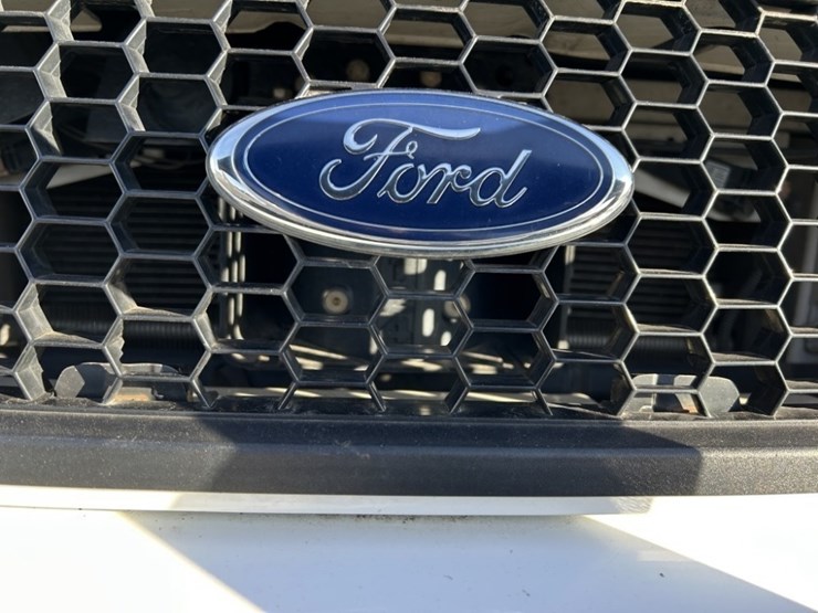 2009-ford-crown-victoria-sedan-image-9