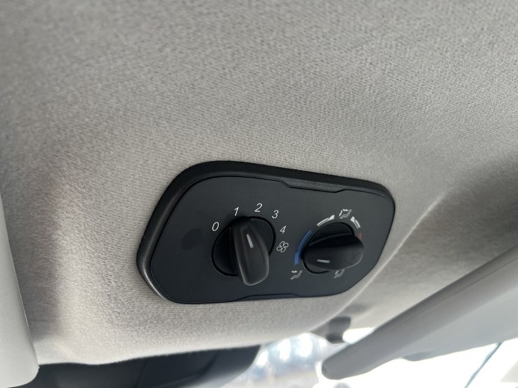 2017-ford-transit-image-33