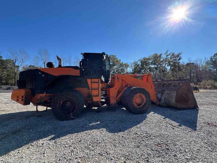 hitachi-zw370-6-image-4