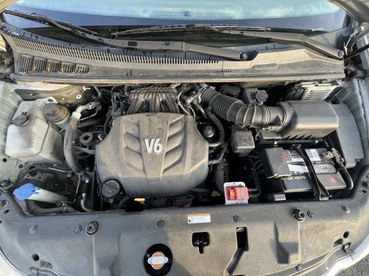 2012-kia-sedona-image-12