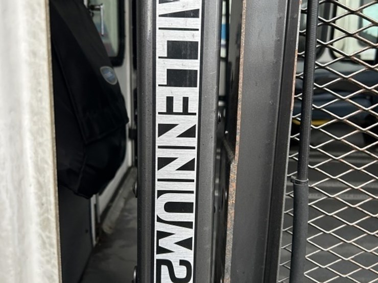 2011-chevrolet-express-paratransit-bus-image-27