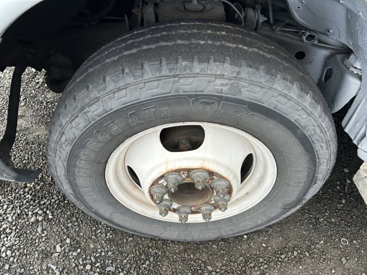 2011-chevrolet-express-paratransit-bus-image-29