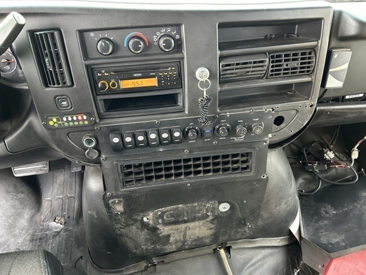 2012-chevrolet-express-paratransit-bus-image-12