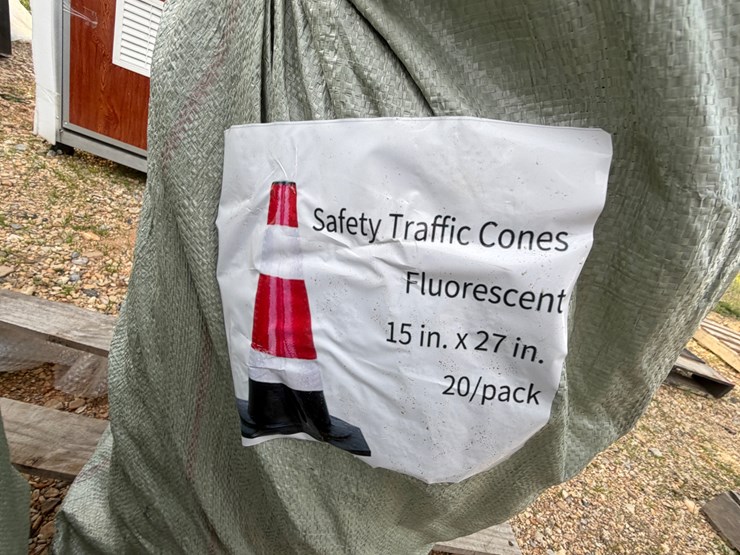 #8068-•-3-packs-of-fluorescent-safety-traffic-cones-image-5