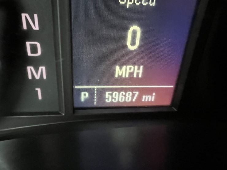 2015-gmc-sierra-crew-cab-4x4-pickup-image-26