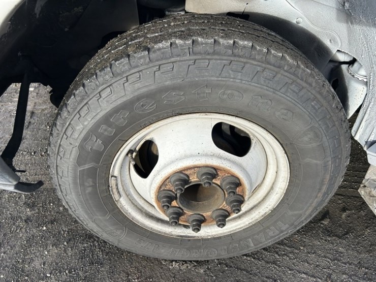 2012-chevrolet-express-paratransit-bus-image-9