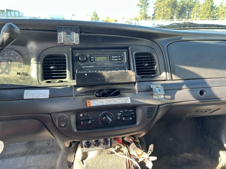 2009-ford-crown-victoria-sedan-image-16