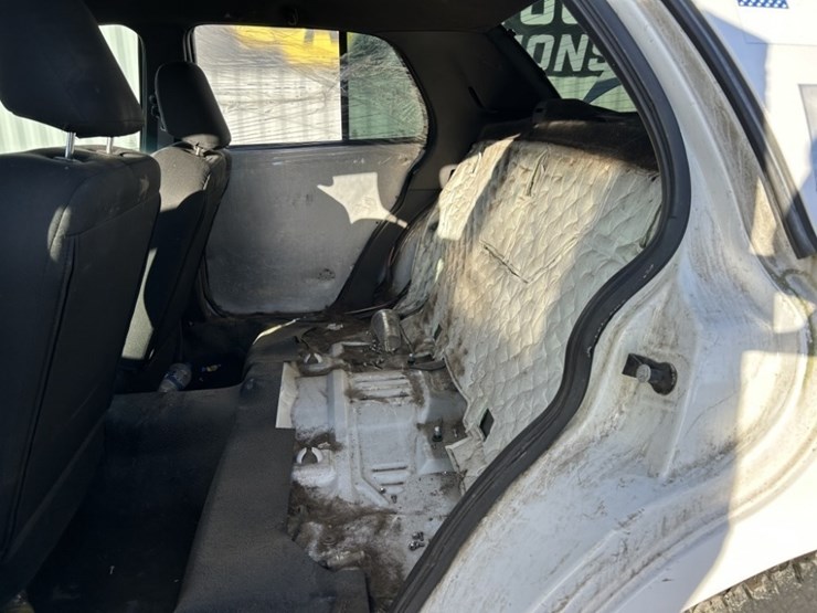 2009-ford-crown-victoria-sedan-image-30