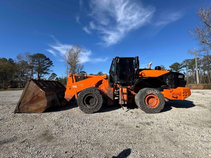 hitachi-zw370-6-image-2