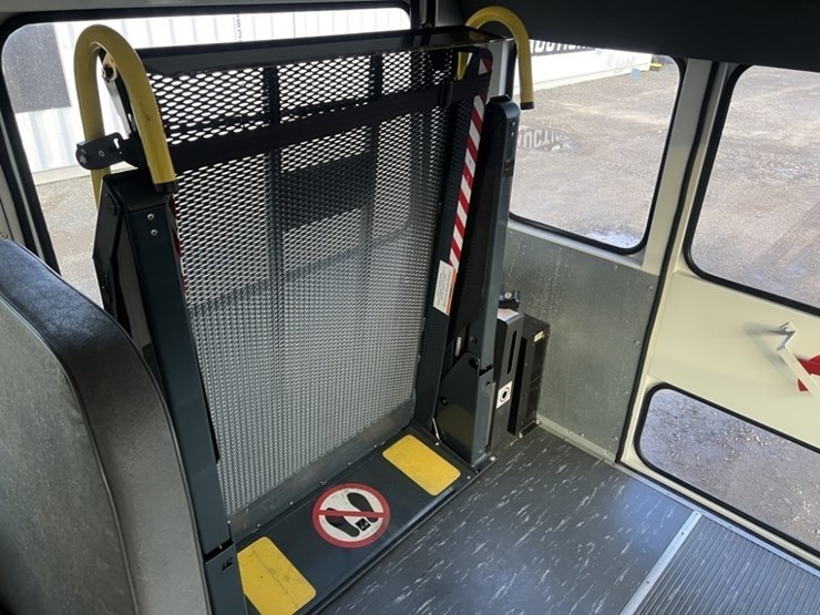 2004-ford-e350-sd-image-27