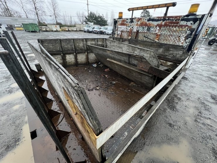 2000-freightliner-fl50-image-15