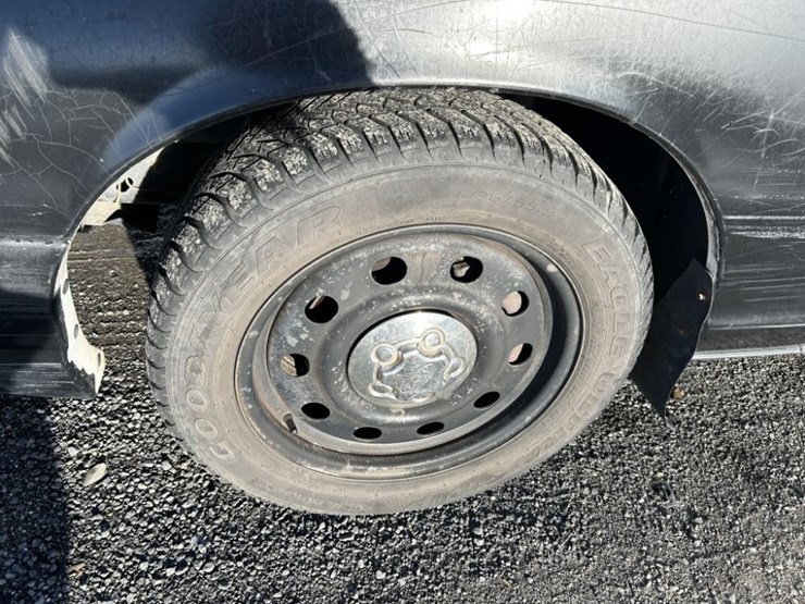 2011-ford-crown-victoria-sedan-image-29