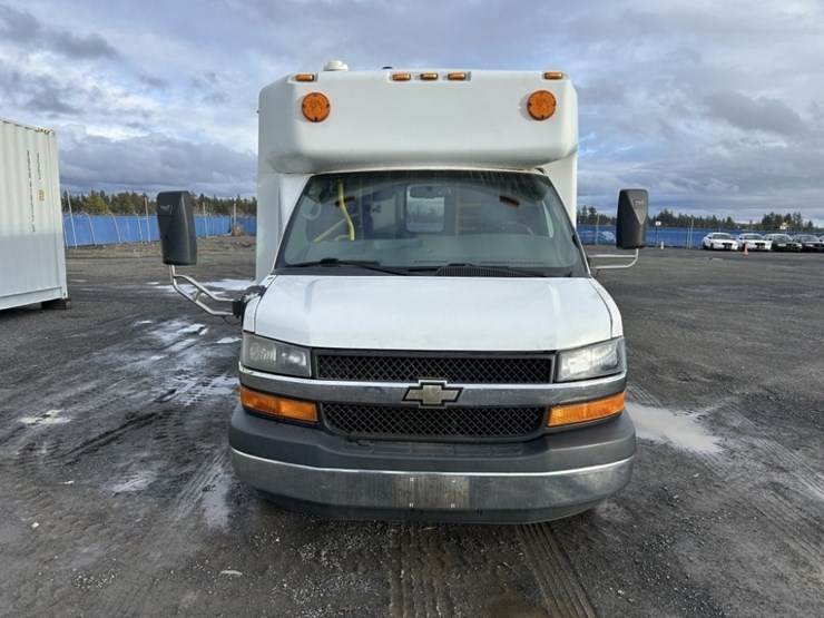 2012-chevrolet-express-paratransit-bus-image-8