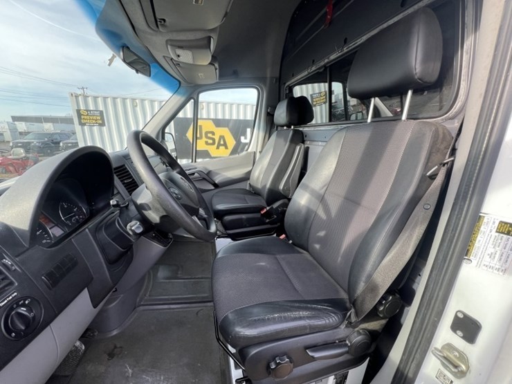 2016-mercedes-benz-sprinter-2500-image-23