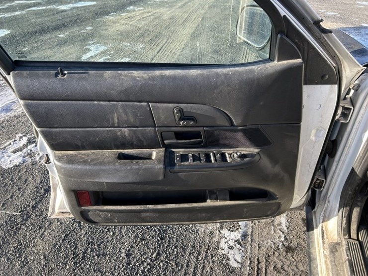 2011-ford-crown-victoria-sedan-image-19