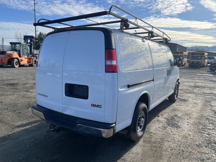 2019-gmc-savana-cargo-van-image-4