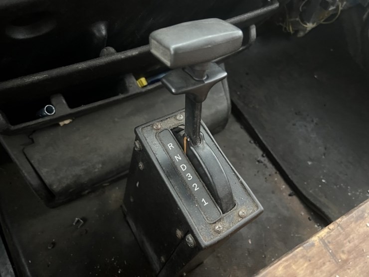 2000-freightliner-fl50-image-27