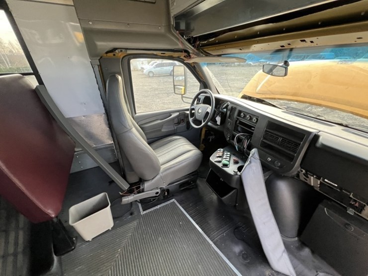 2012-chevrolet-express-school-bus-image-21