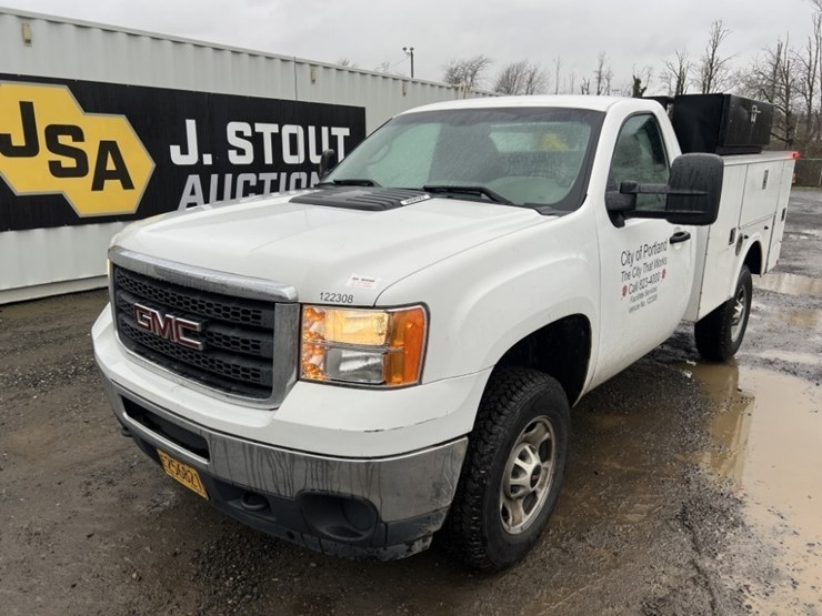 2012-gmc-sierra-utility-truck-image-1