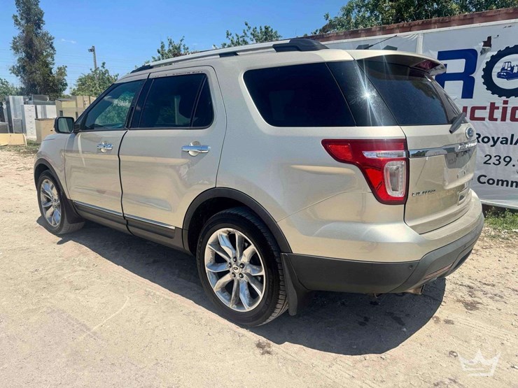 2011-ford-explorer-limited-image-4