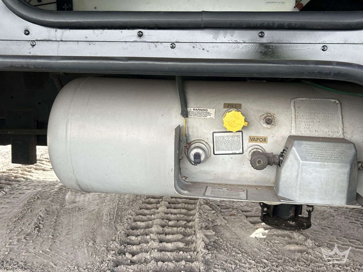 2004-winnebago-adventurer-38g-38ft.-class-a-motorhome-image-83