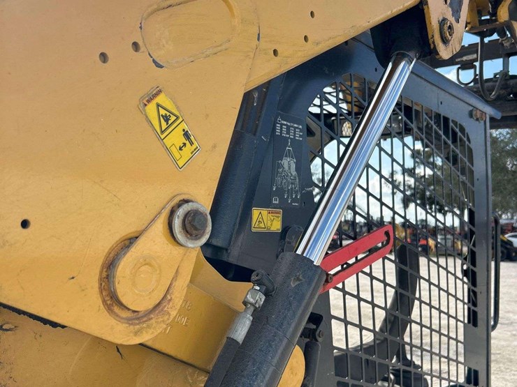 2014-caterpillar-257d-image-28