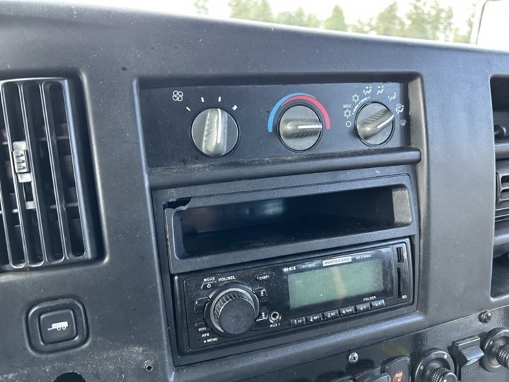 2016-chevrolet-express-paratransit-bus-image-24