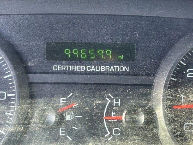 2011-ford-crown-victoria-sedan-image-20