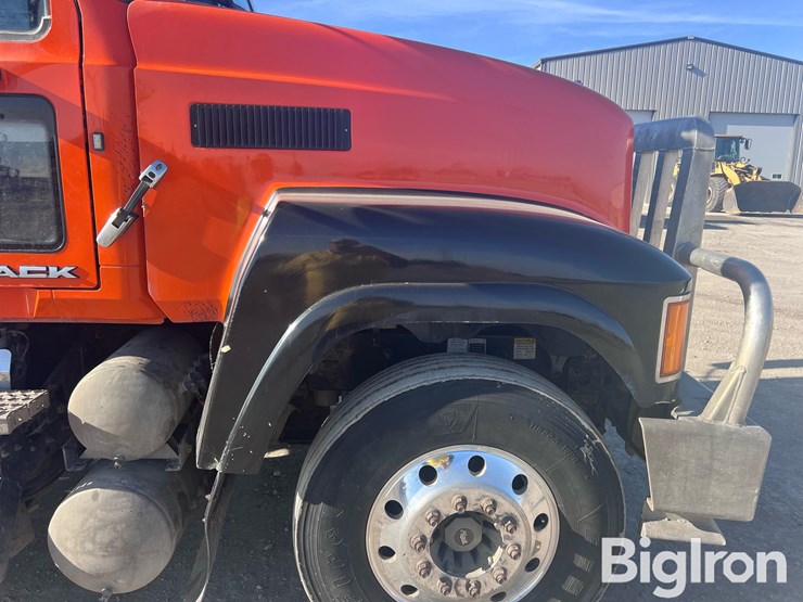 2016-mack-pinnacle-chu613-image-19