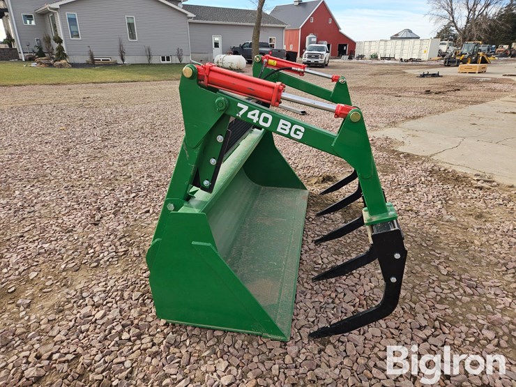 2025-john-deere-740-image-4