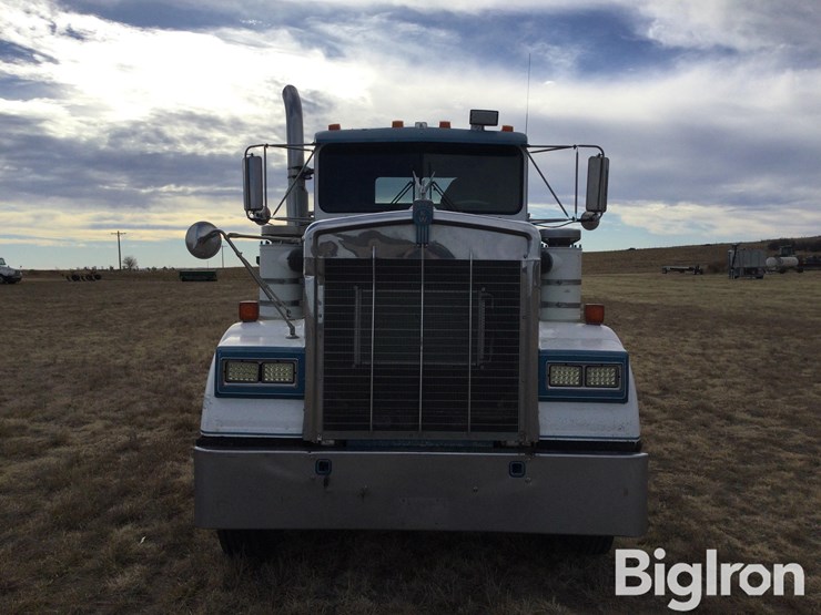 1983-kenworth-w900b-image-2