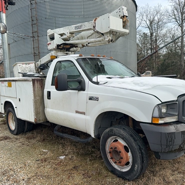 2003, F450 XL SUPER DUTY, SERVICE TRUCK, 35 FT BOOM, DIESEL 6.0 ENGINE, TITLE IN HAND, GENERATOR DOES NOT CONVEY; LOCATED AT 7241 ROXBURY RD, CHARLES CITY, VA, PLEASE CALL 804.837.9940 OR 804.651.4404 WITH QUESTIONS