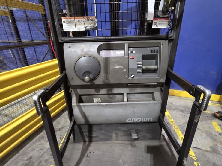 1998-crown-sp3020-30-image-3