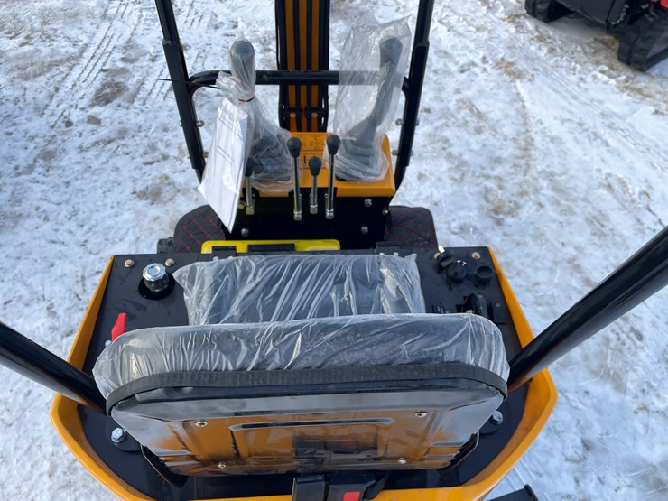 #203-•-miva-va13-mini-excavator-image-14