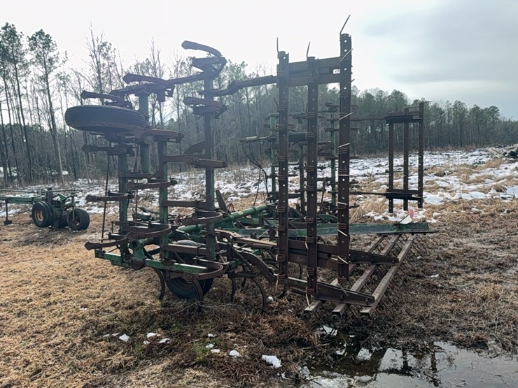 john-deere-pull-type-3-section-field-cultivator,-24';-located-at-7241-roxbury-rd,-charles-city,-va,-please-call-804.837.9940-or-804.651.4404-with-questions-image-25