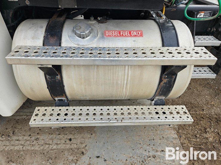 2005-freightliner-columbia-120-image-11