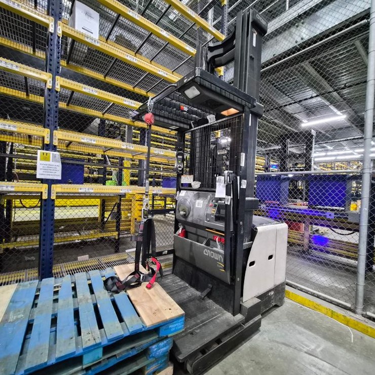 2006 CROWN SP3420-30