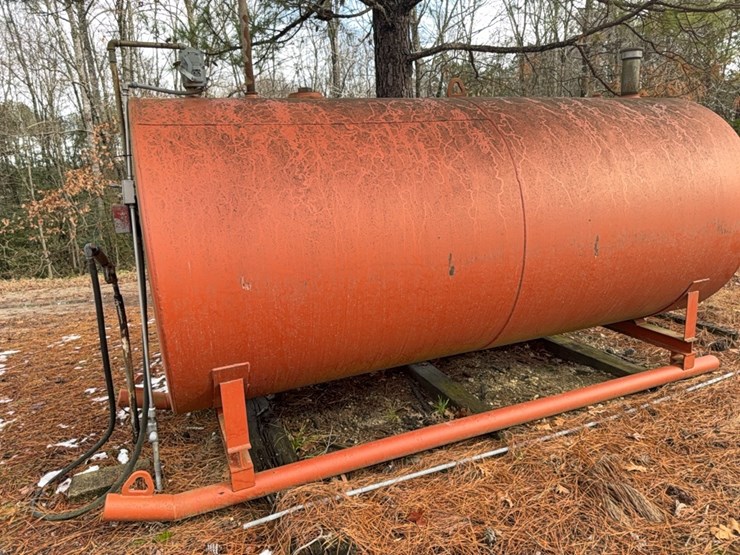 2023-2000-gal-fuel-tank-on-skids,-5-ft-x-12-ft-with-pump;-located-at-7241-roxbury-rd,-charles-city,-va,-please-call-804.837.9940-or-804.651.4404-with-questions-image-3