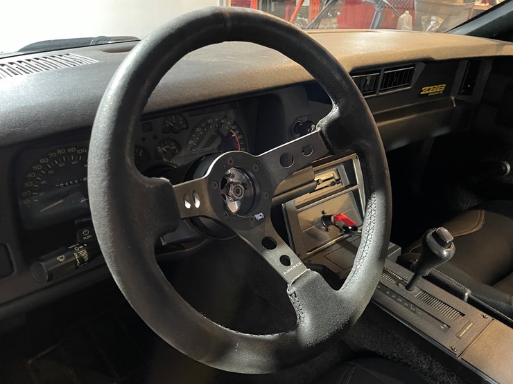 #3811-•-1990-chevrolet-camaro-iroc-z-rare-1le-(has-wi-title)-image-36