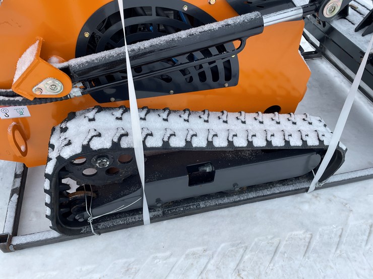 #308-•-new-land-hero-mini-skid-loader-image-10